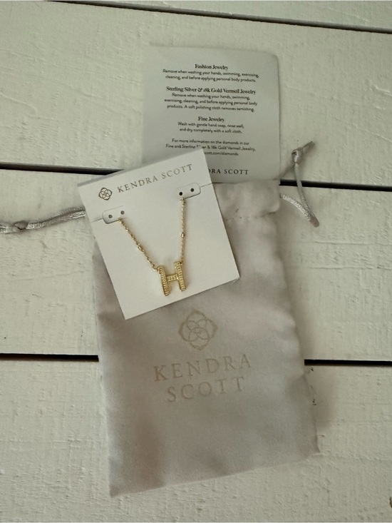 Kendra Scott Jewelry - Brand New with Tags! Women’s Kendra Scott Gold H Pendant Necklace
